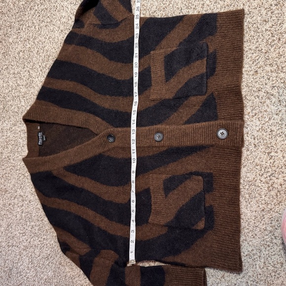 REPEAT Cashmere Oversized Intarsia Knitted V-Neck Sweater- M - Picture 5 of 8